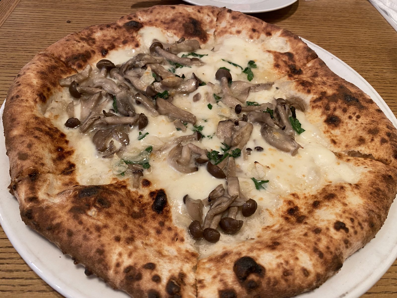 安努普利雪場美食｜經典的Margherita之外，我們也很喜歡Funghi跟Quattro Formaggi，特別是Quattro Formaggi是把四種不