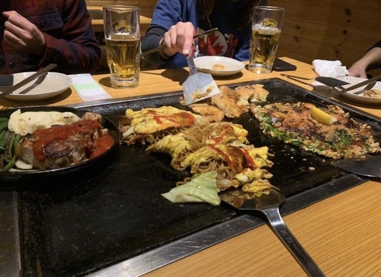 安努普利雪場美食｜菜單除了大阪燒之外，也有許多小菜可以選擇，不論是三五好友一起來或是家庭、情侶，都可以點選到合適的份量，最重要的是お好み焼きじゅう的價格合理，