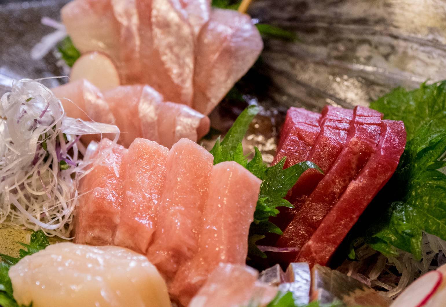 比羅夫區親朋好友共享美食餐廳|Niseko Bang-bang的故事要回朔到36年前,在日本九州長大的老闆齊藤先生因為想要學習滑雪而輾轉來到了二世古,一開始在飯店打工的他