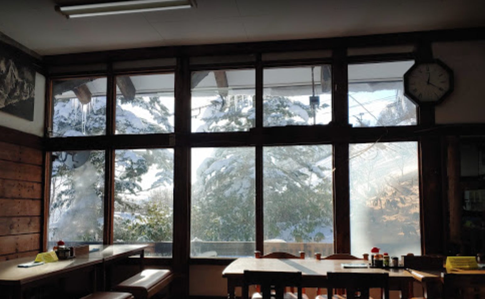 雪場中餐吃什麼？｜『位在Holiday雪道上方，Ski-in Ski-out 不滑雪到不了的人氣山中木屋』