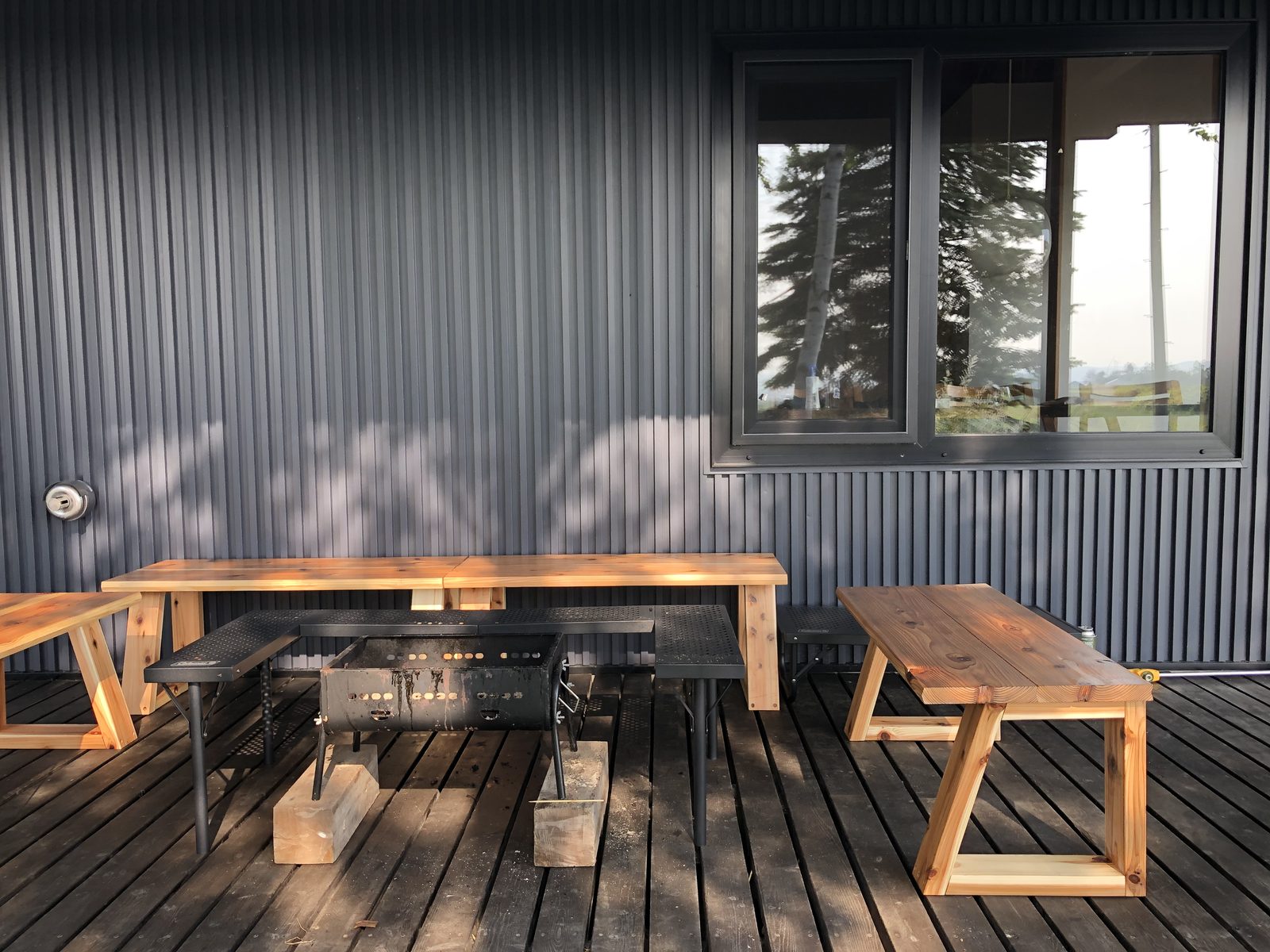 生活的关机体验 - off cabin|第一天到达时时间比较接近傍晚,开车到附近的超市,购买这三天行程所需要的食材,还有当晚的BBQ材料!购物完回到民宿有的人洗菜,有的人准备生火,