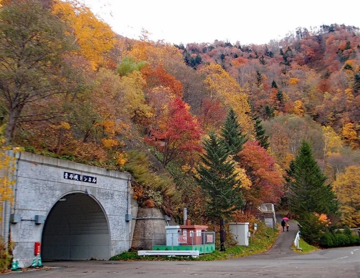 札幌近郊追枫好地点|比较多人认识的必定是丰平峡大坝!1972年建成的丰