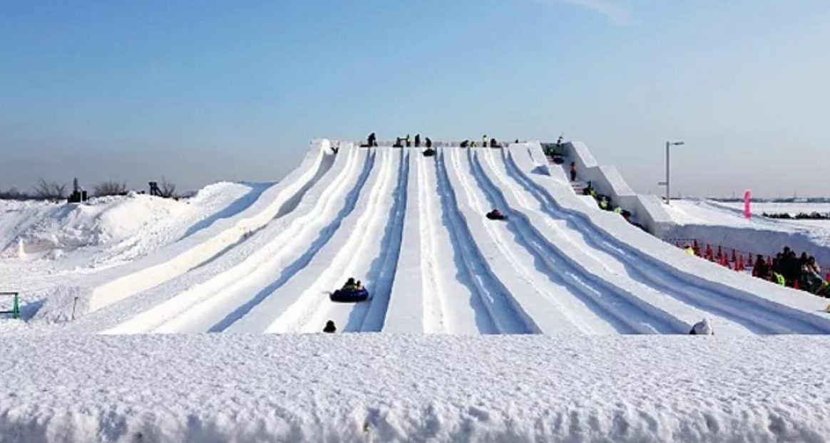 札幌雪祭 Sapporo Snow Festival｜会场内也有很多不同的小吃店贩售北海道美食！