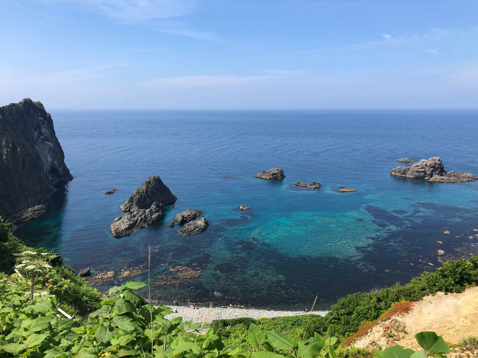 玩味积丹 - 海景温泉美食|积丹的日文叫しゃこたん(Shakkotan),在江户时代因为渔业盛兴,现在因为海鲜及超蓝海景吸引许多观光客慕名而来。也因为积丹的蓝太难以文字