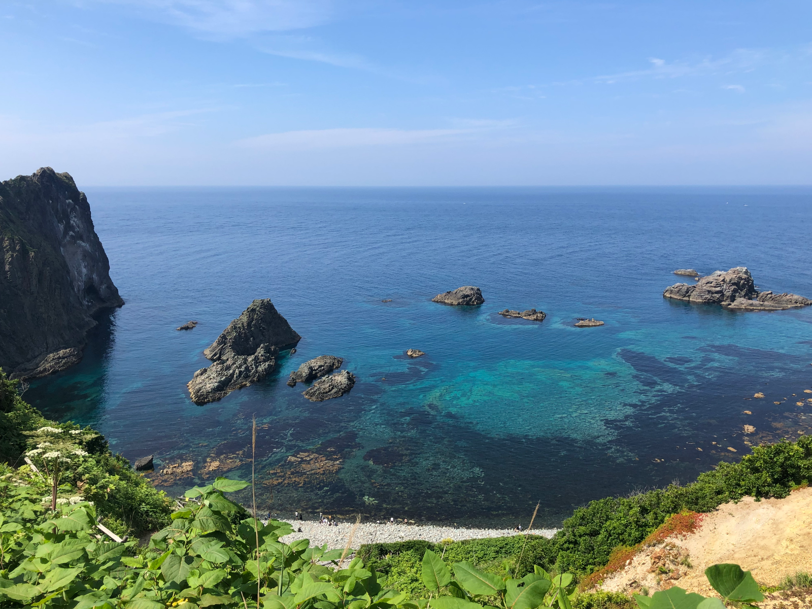 玩味积丹 - 海景温泉美食|积丹的日文叫しゃこたん(Shakkotan),在江户时代因为渔业盛兴,现在因为海鲜及超蓝海景吸引许多观光客慕名而来。也因为积丹的蓝太难以文字