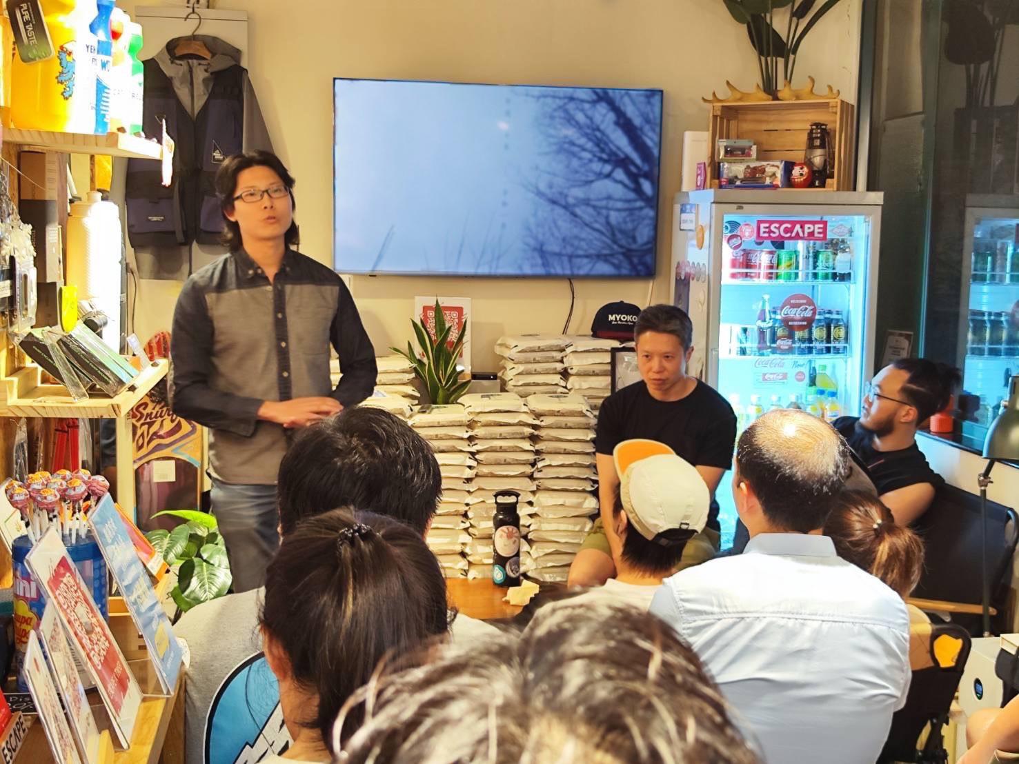 雪浪滑雪教练 香港分享会|在与参加者的对谈中,教练们带领大家深入了解雪浪团队在新雪谷的日常。此次分享会吸引了计划前往日本打工度假的新朋友,也有期望成为教练的滑雪爱好者