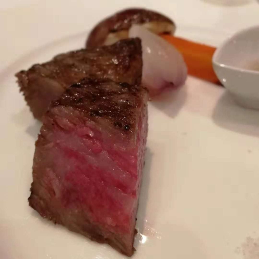 洞爷湖令人再三回味的法式料理|第四道菜是喷火湾的平目鱼,雪浪相信就算您不喜欢吃鱼也会被征服。
